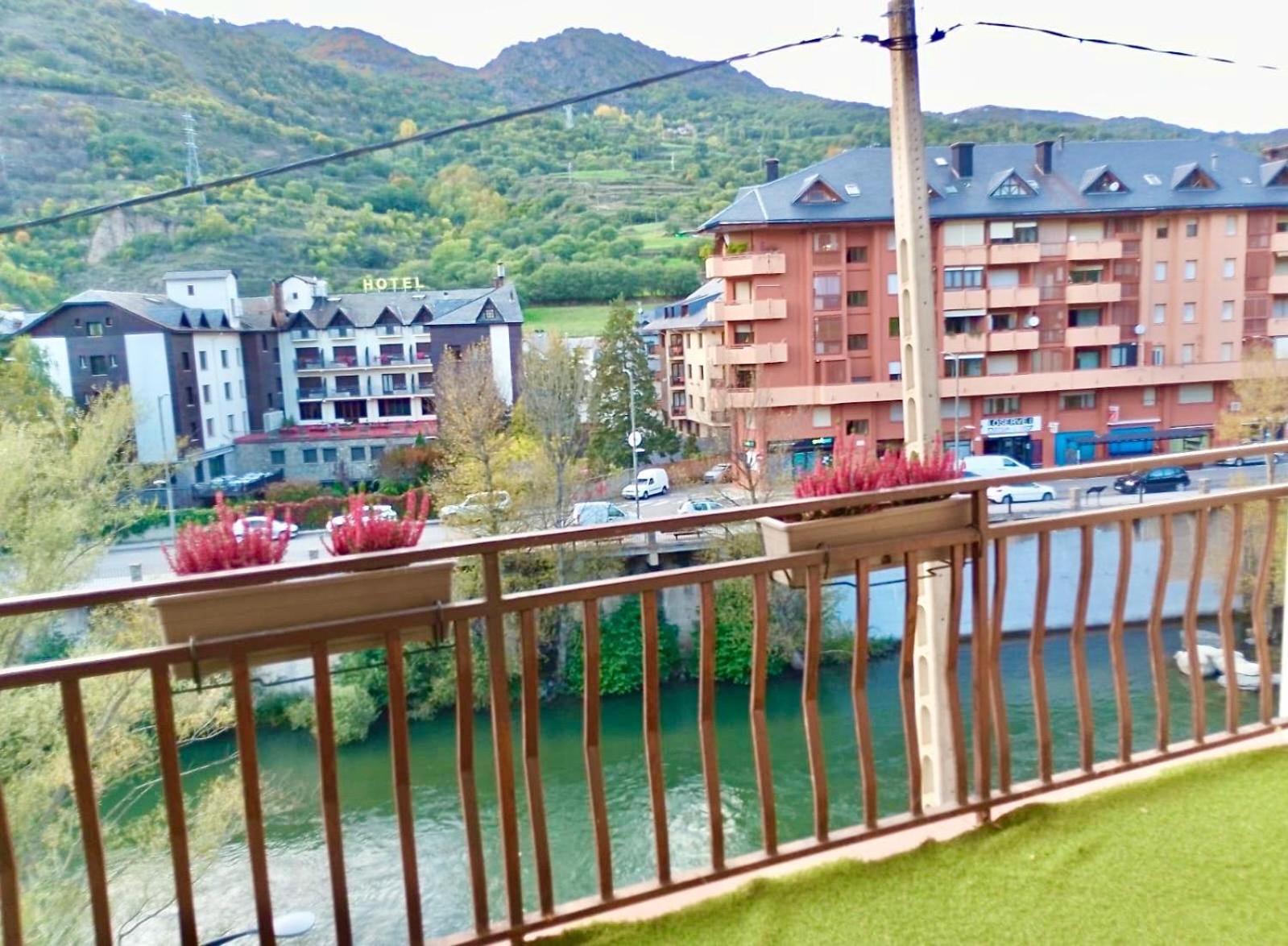 Apartament Les Vernedes - L'Amfitriona Sort Kültér fotó